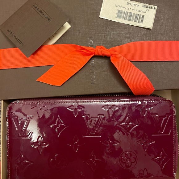 Louis Vuttion wallet w date code - Picture 6 of 13